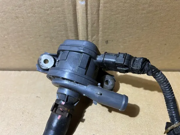 TOYOTA LEXUS Vattenpump G9040-33050 image 2