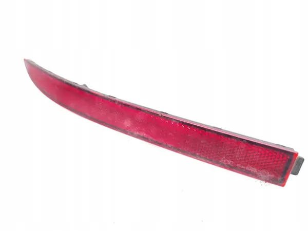 Porsche Taycan bakreflektor OEM 9J1945104 - Begagnad image 3