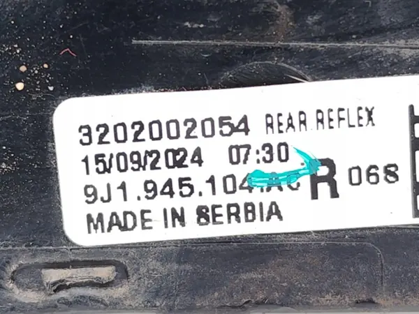 Porsche Taycan bakreflektor OEM 9J1945104 - Begagnad image 7