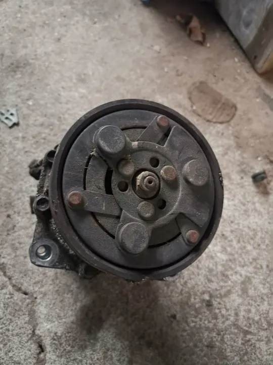 Compressor AC usado OEM 1J0820803F para VW Golf IV image 3