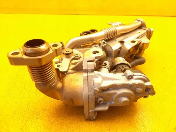 BMW G01 G05 G06 G20 G30 B57 Enfriador EGR 8599832 image 4