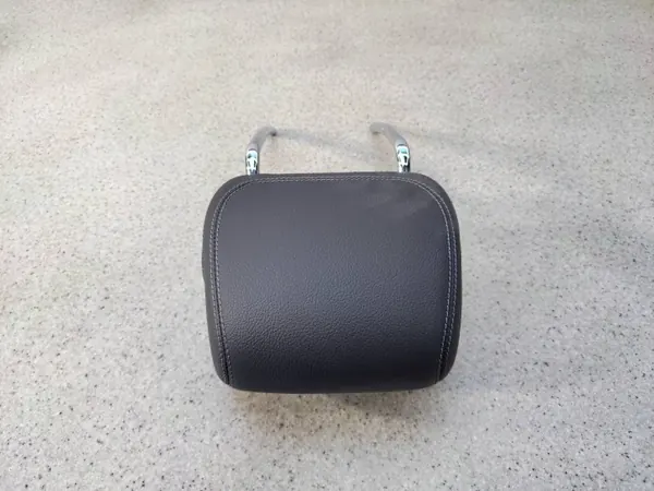 Appuie-tête gauche avant OEM AOP43779 en cuir image 3