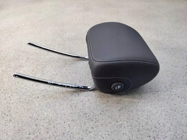 Appuie-tête gauche avant OEM AOP43779 en cuir image 5