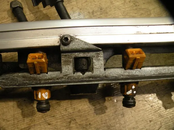 VOLVO S70 2.4 20V Polttoaineputki 1275194 image 3