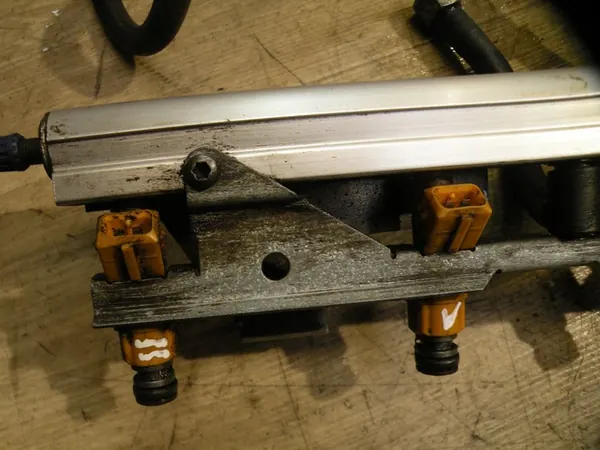 VOLVO S70 2.4 20V Polttoaineputki 1275194 image 4