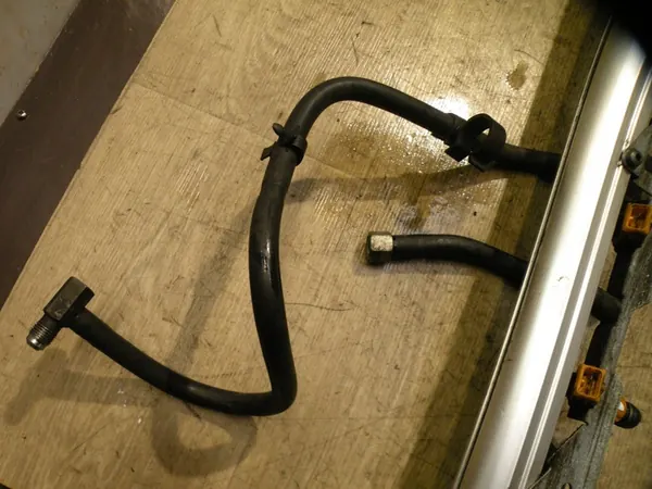 VOLVO S70 2.4 20V Polttoaineputki 1275194 image 5