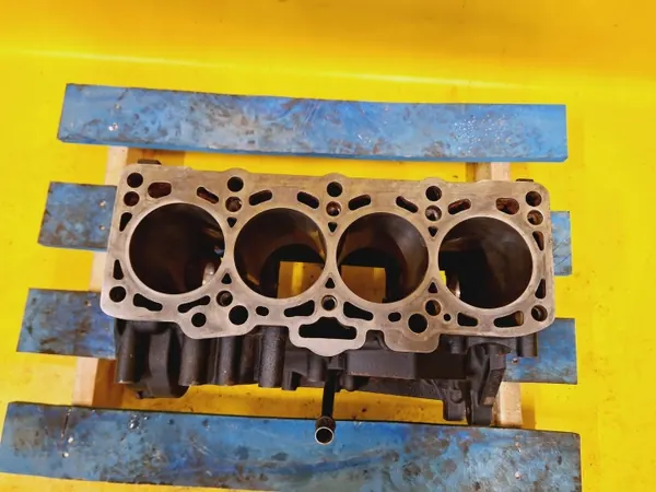 Bloco motor inferior DRC94301 para VW Passat B5 1.9 TDI image 4