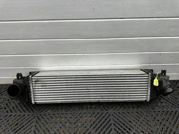 Intercooler BMW OEM 7617598 - Pieza Usada Original image 2