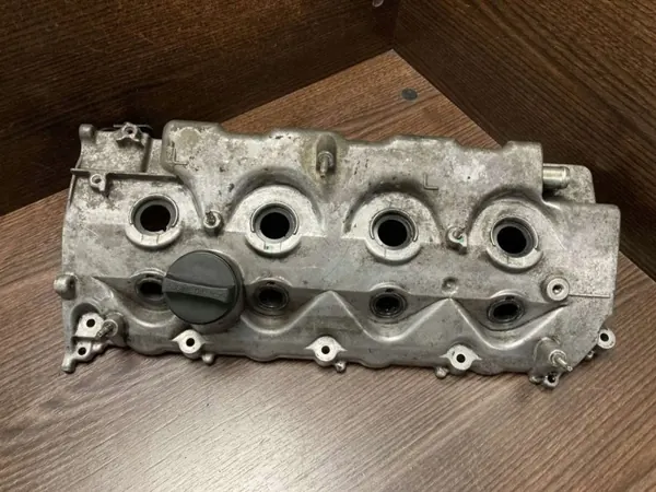 Couvercle de soupape Toyota OEM 1120127031 - État utilisé image 2