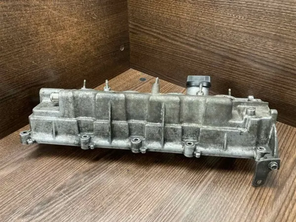 Couvercle de soupape Toyota OEM 1120127031 - État utilisé image 3