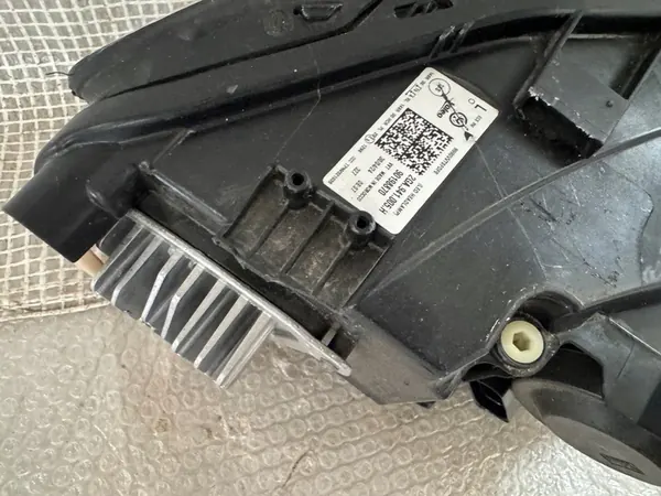 VW T-ROC vasen etuvalo image 4