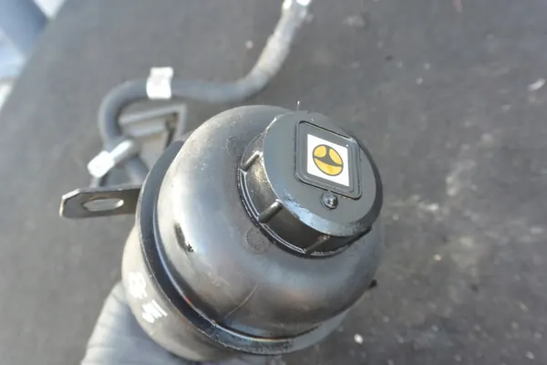 OEM 670004282 servostyrningsbehållare för Maserati image 5