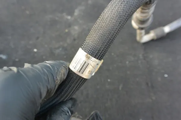 OEM 670004282 servostyrningsbehållare för Maserati image 8