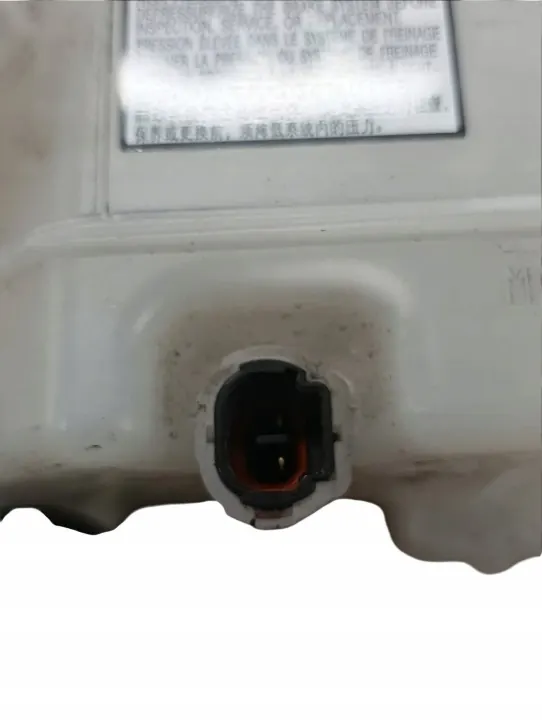 Bromsvätskebehållare OEM NOB10292 - Begagnad Toyota OE image 7
