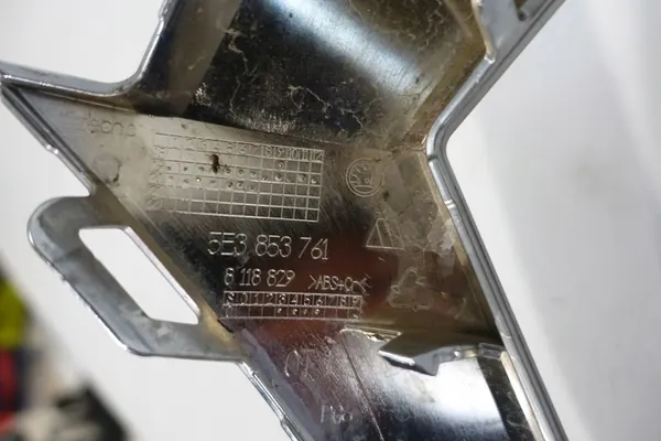 SKODA OCTAVIA IV 2019- Front Bumper Grill Frame 5E3853761A image 9