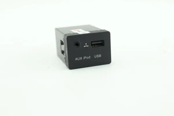 Tomada USB/AUX OEM 373363 para Kia Ceed 2009-2012 image 3