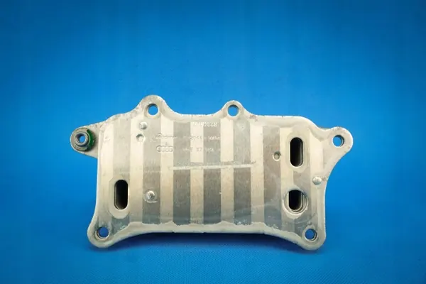Käytetty öljynjäähdytin OEM 06E117021J Audi S4 S5 A6 A7 A8 image 5