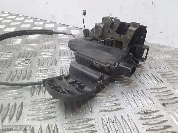 VW Passat Schloss 1997 y3b4839015a image 2