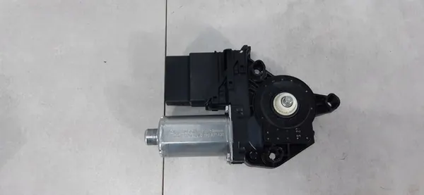 VOLKSWAGEN GOLF PLUS 05-14 Vasemman takaluukun moottori image 4