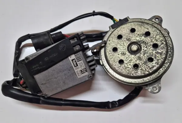 Audi Tuuletinohjain OEM 8E0959501E - Käytetty image 2