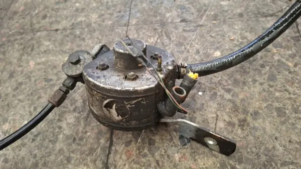 Évaporateur régulateur gaz Renault OE parownik d'occasion image 4