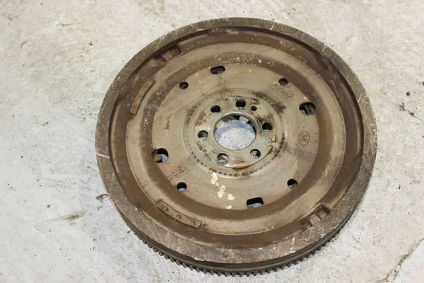 Kaksimassavauhtipyörä Volkswagen Touran I 03l105266db image 2