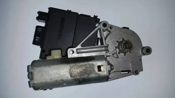 BMW Kattoikkumoottori OEM 8370810 5-sarja E39 image 4