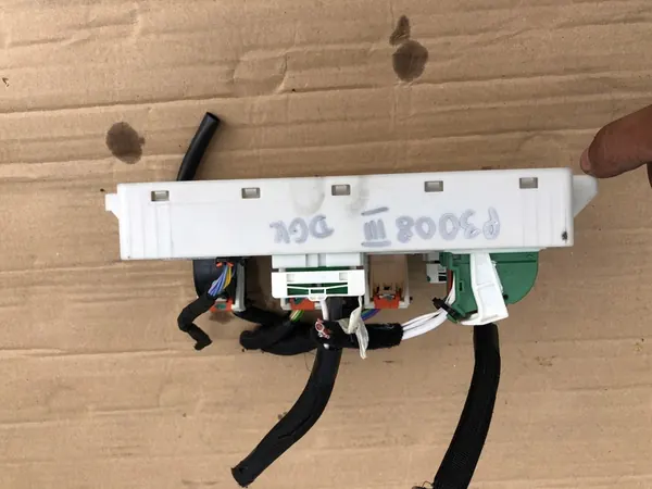 Módulo de caixa de fusíveis BSM R02 Citroen C5 III X7 Peugeot 3008 image 2