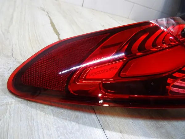 MERCEDES C 206 SEDAN Achterlicht Links A2069069900 image 3