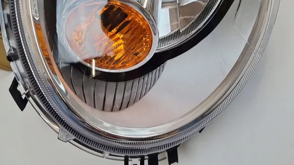 TYC 20-1111-05-2 Farol Direito image 4