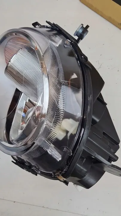 TYC 20-1111-05-2 Farol Direito image 5