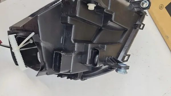 TYC 20-1111-05-2 Farol Direito image 7