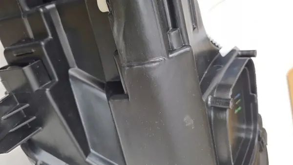 TYC 20-1111-05-2 Farol Direito image 9