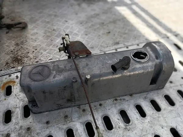 Ventildeksel Mercedes W123 2.4D R6160161105 image 1