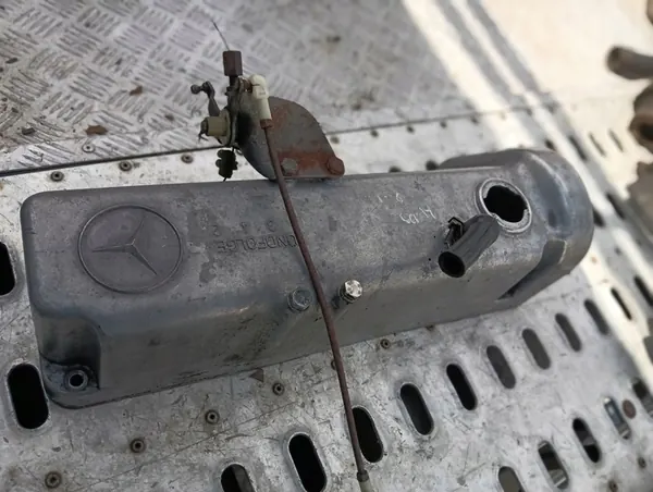 Ventildeksel Mercedes W123 2.4D R6160161105 image 2