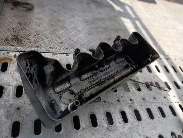 Ventildeksel Mercedes W123 2.4D R6160161105 image 4