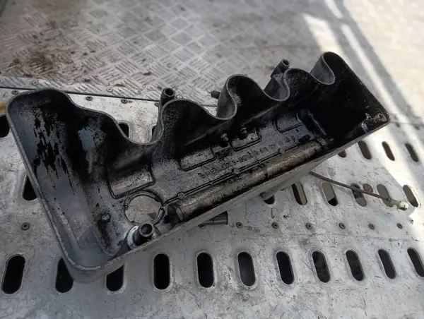 Ventildeksel Mercedes W123 2.4D R6160161105 image 5