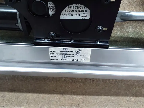 OEM AW93-F46668-EG Achterruitgordijn Jaguar XJ X351 image 5