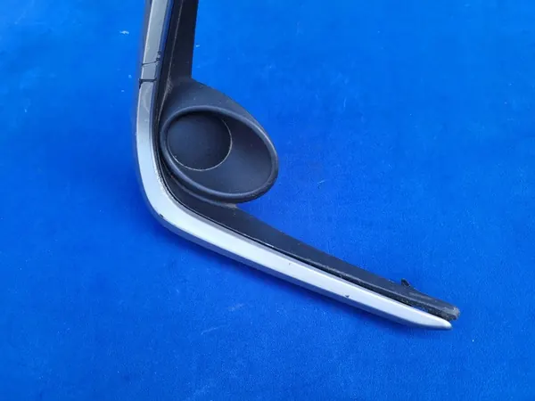 Griglia paraurti destra Toyota Corolla E21 Sedan OEM image 2