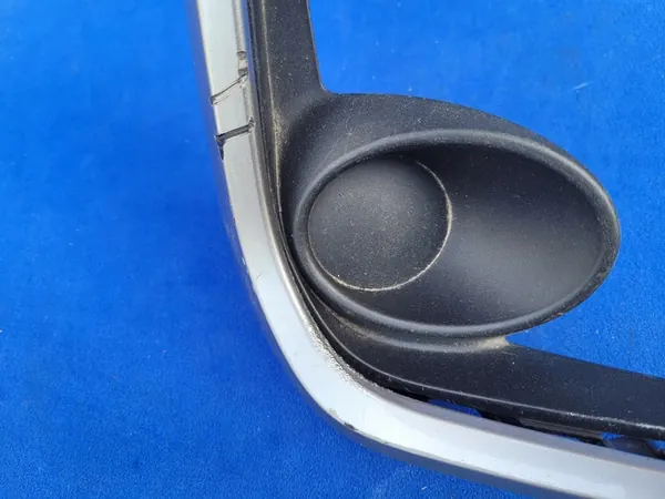 Griglia paraurti destra Toyota Corolla E21 Sedan OEM image 3