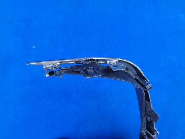 Griglia paraurti destra Toyota Corolla E21 Sedan OEM image 7