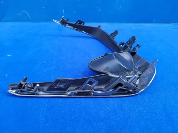 Griglia paraurti destra Toyota Corolla E21 Sedan OEM image 9