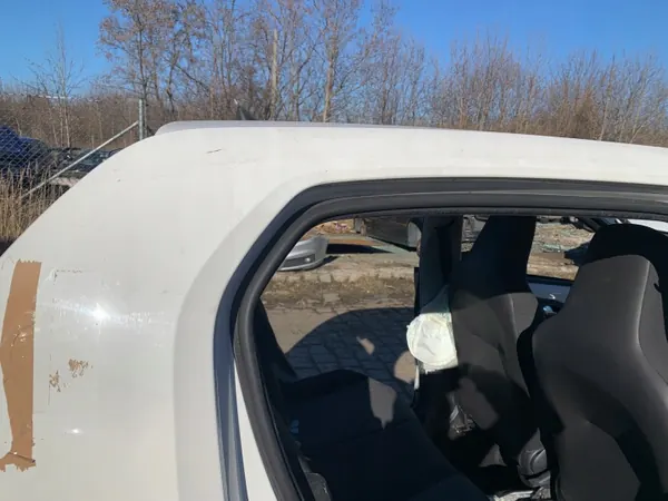 OEM VOLKSWAGEN UP oikea lokasuoja pylväällä image 5