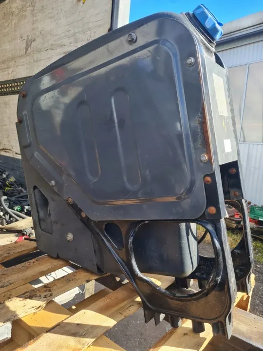 AdBlue-säiliö OEM 21134658 Volvo FH13 Premium DXi:lle image 2