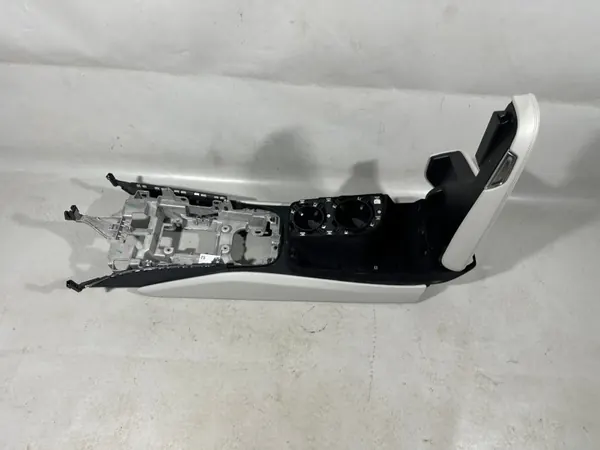 Accoudoir Porsche OEM 971863239K pour Panamera 971 image 3