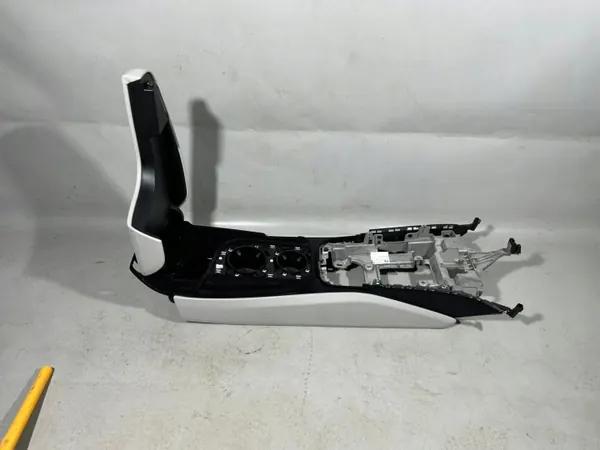 Accoudoir Porsche OEM 971863239K pour Panamera 971 image 7