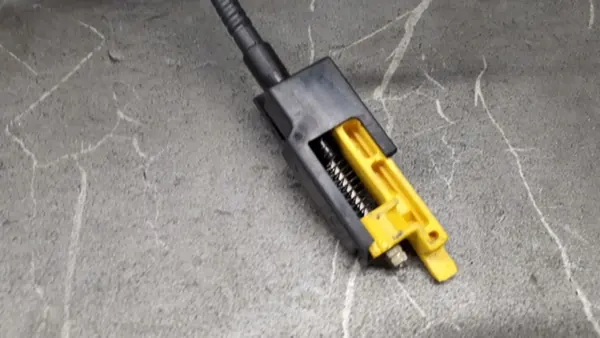 Câble de trappe à carburant OEM 4593226 Chrysler image 3