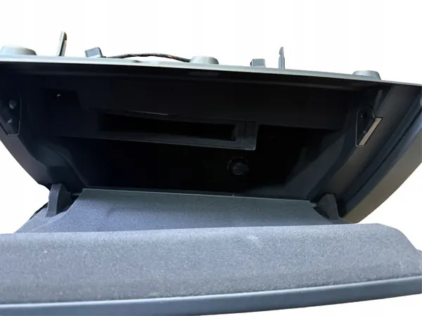 Audi A8 D5 Passagerarhandskfack OEM 4N1880035C image 3