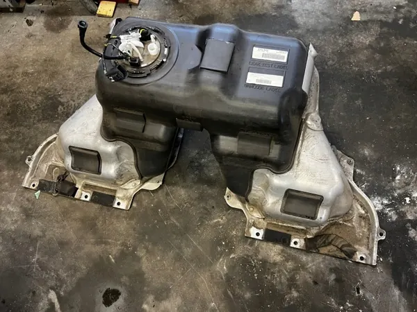 Polttoainesäiliö & Pumppu OEM EX53-9K007-AD Jaguar F-Type image 2