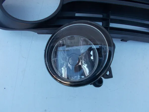 Grade de para-choque halógena direita Volkswagen Touran I 03-06 image 2